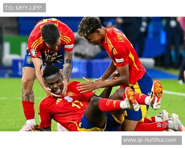 全力恢复中,因耻骨不适而缺阵的亚马尔晒在体育馆的训练照片